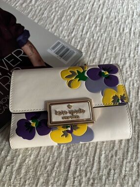 Kate Spade Reegan Pansy Toss Medium Flap Wallet (Parchment Multi)
